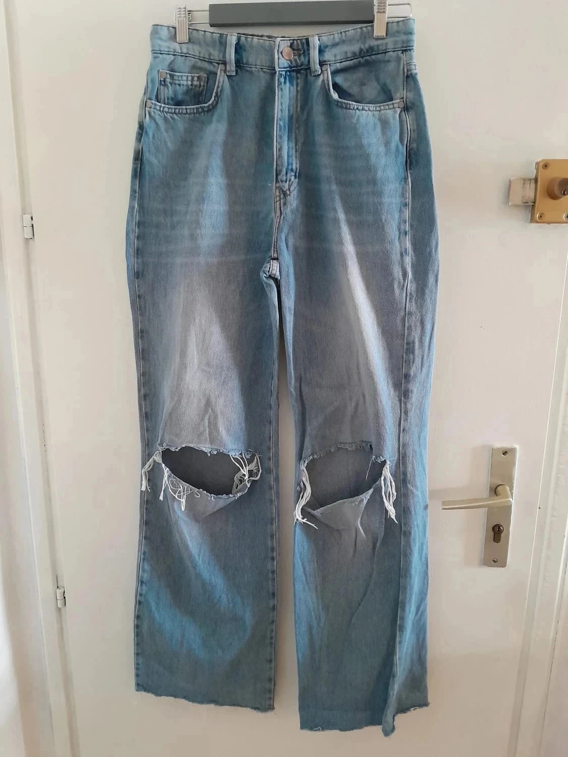Jeans  style déchiré, délavé, Marque Stradivarius, taille 40